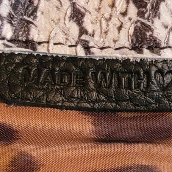 NWT Aimee Kestenberg Broadway mini vanila snake crossbody bag - Picture 11 of 11